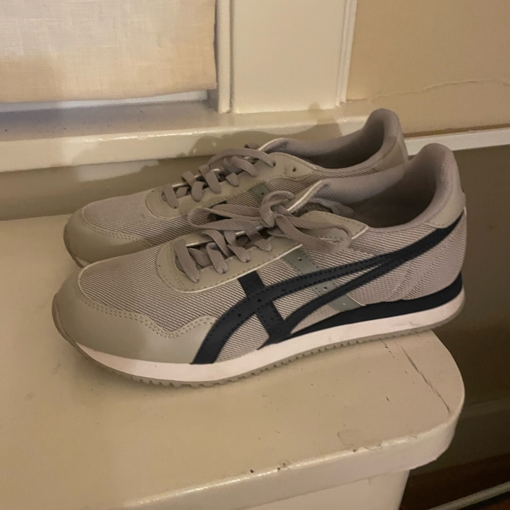 Asics tiger sneakers women's 9.0 men's 7.5. Euro 40.5
